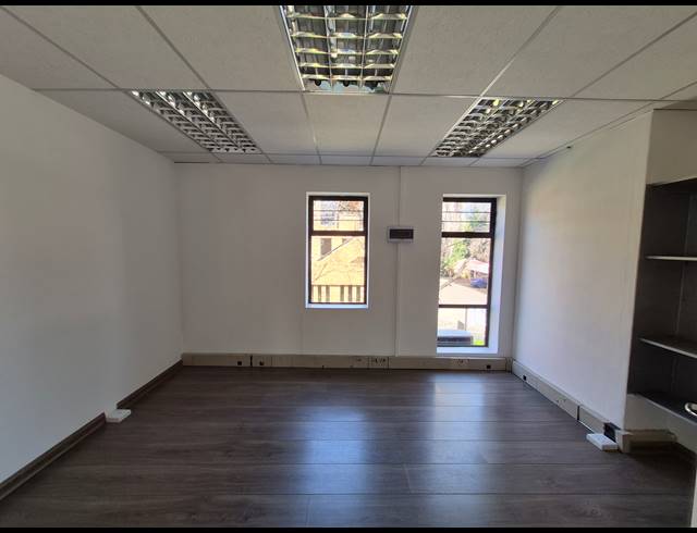 182M² OFFICE TO LET IN KRAMERVILLE